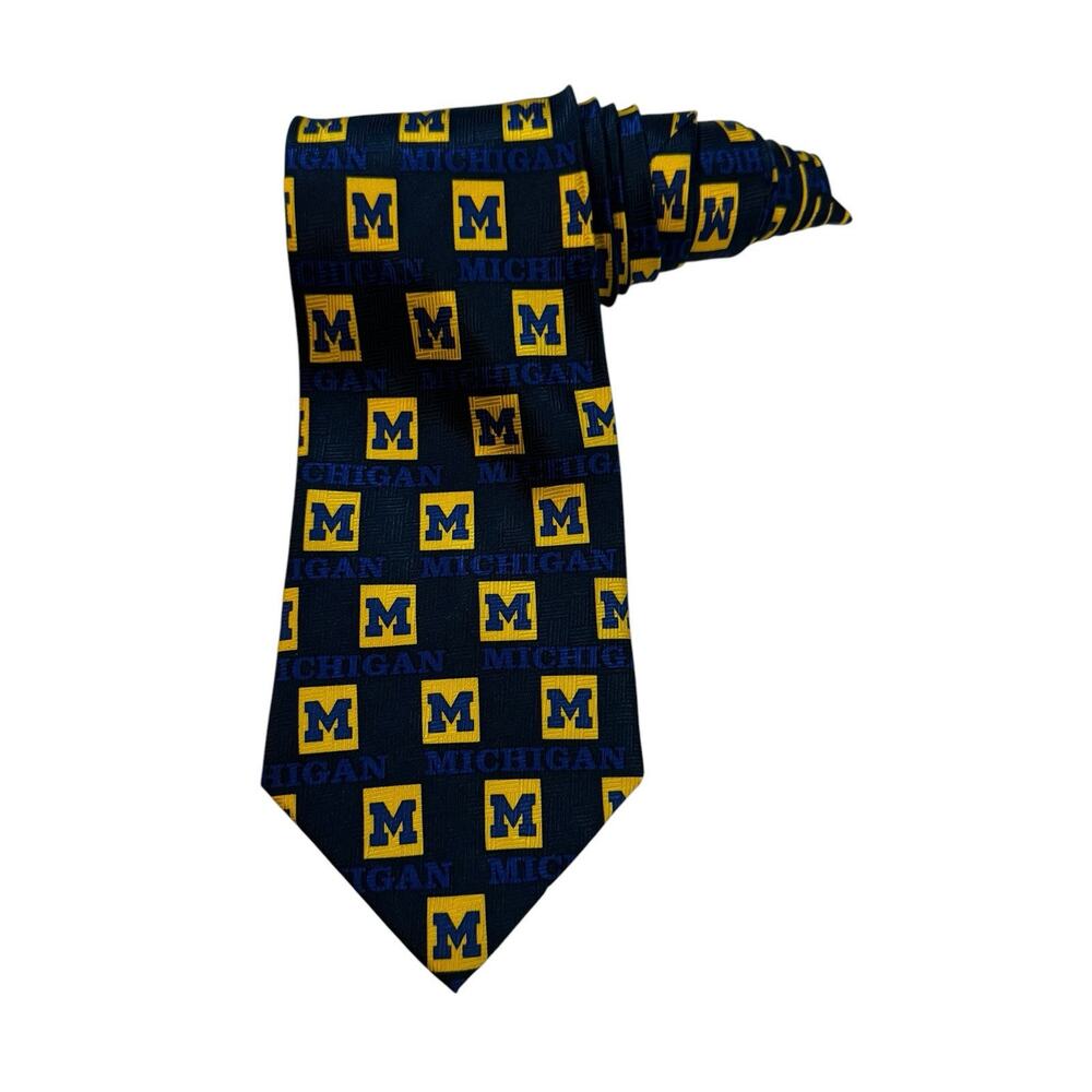Merge Left University Of Michigan Logo Collegiate Novelty Necktie 100% Silk
